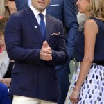 Blazer azul cruzada vestida por Jude Law