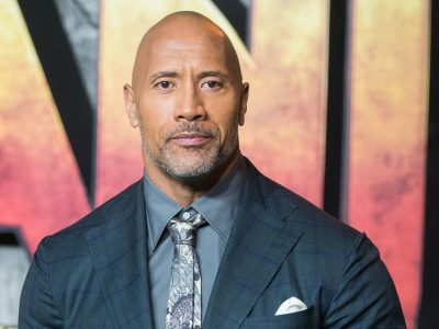 Americana cuadro azul vestido por Dwayne Johnson