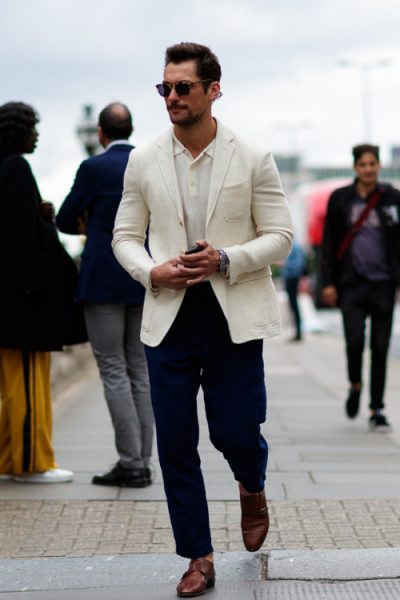 Americana blanca bolsillo parche vestida por David Gandy