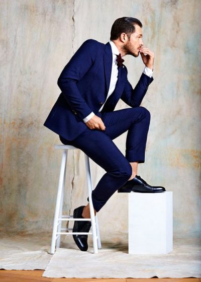 Traje azul intenso