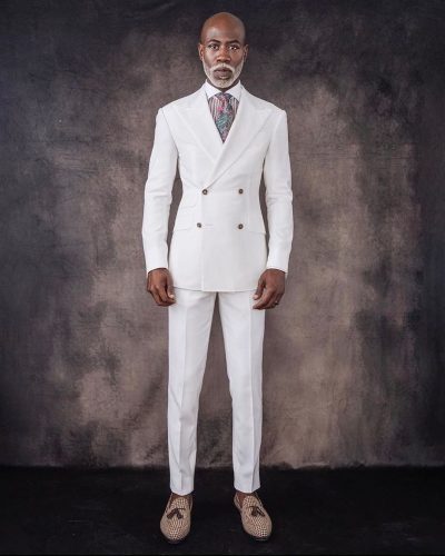 Traje blanco cruzado