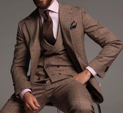 Traje marrón cuadro