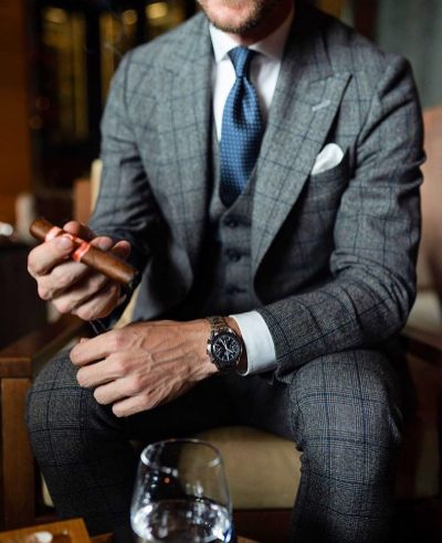 Traje gris cuadro grande azul