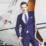 traje azul tinta Exquisuits by de Juana vestido por Gustavo Eguskiza