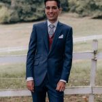 Traje azul cuadro príncipe de gales y chaleco seda rojo Exquisuits by de Juana